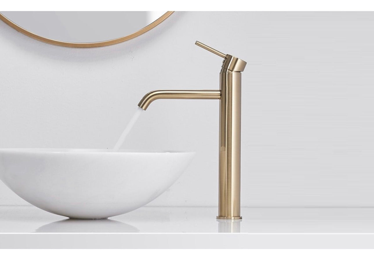 All in one set washbasin+tap+plug