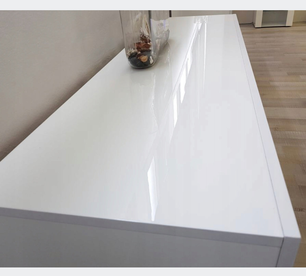 Beauty 4-door chest of drawers, white gloss lacquer + concrete look