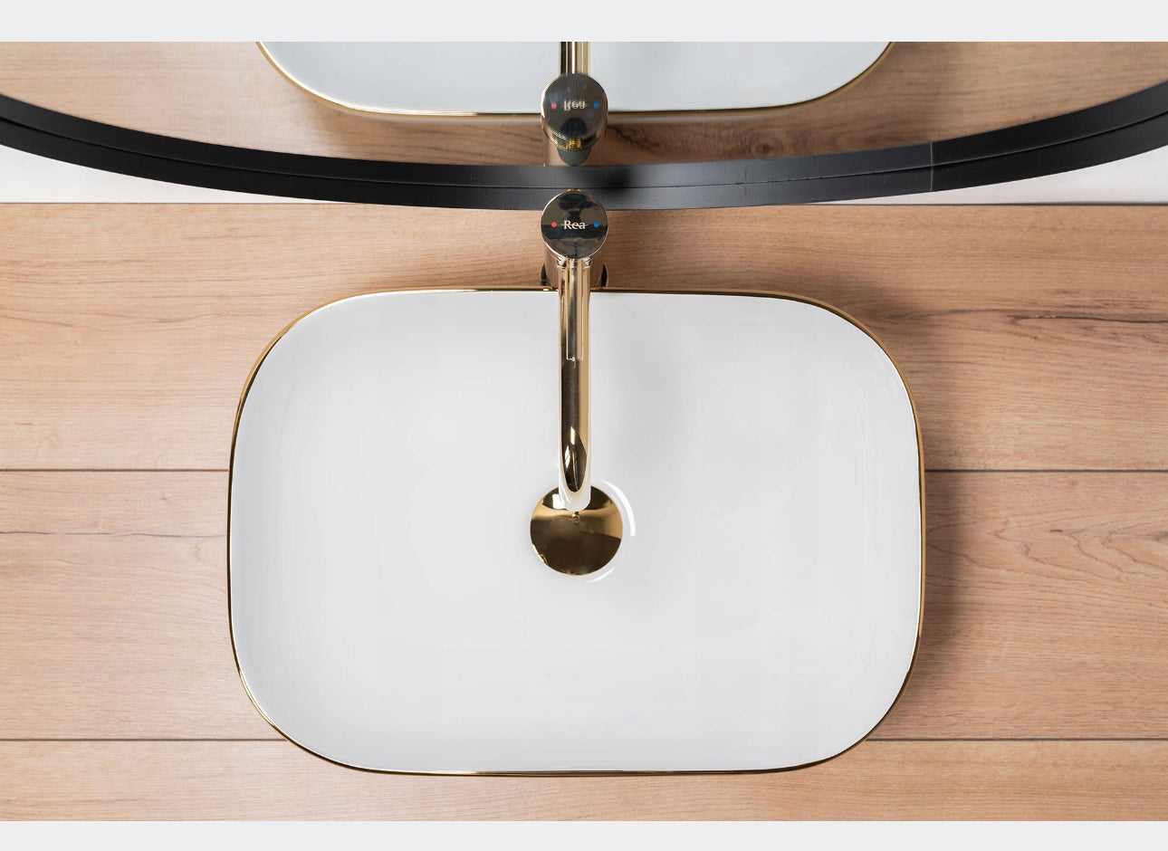 All in one set washbasin+tap+plug