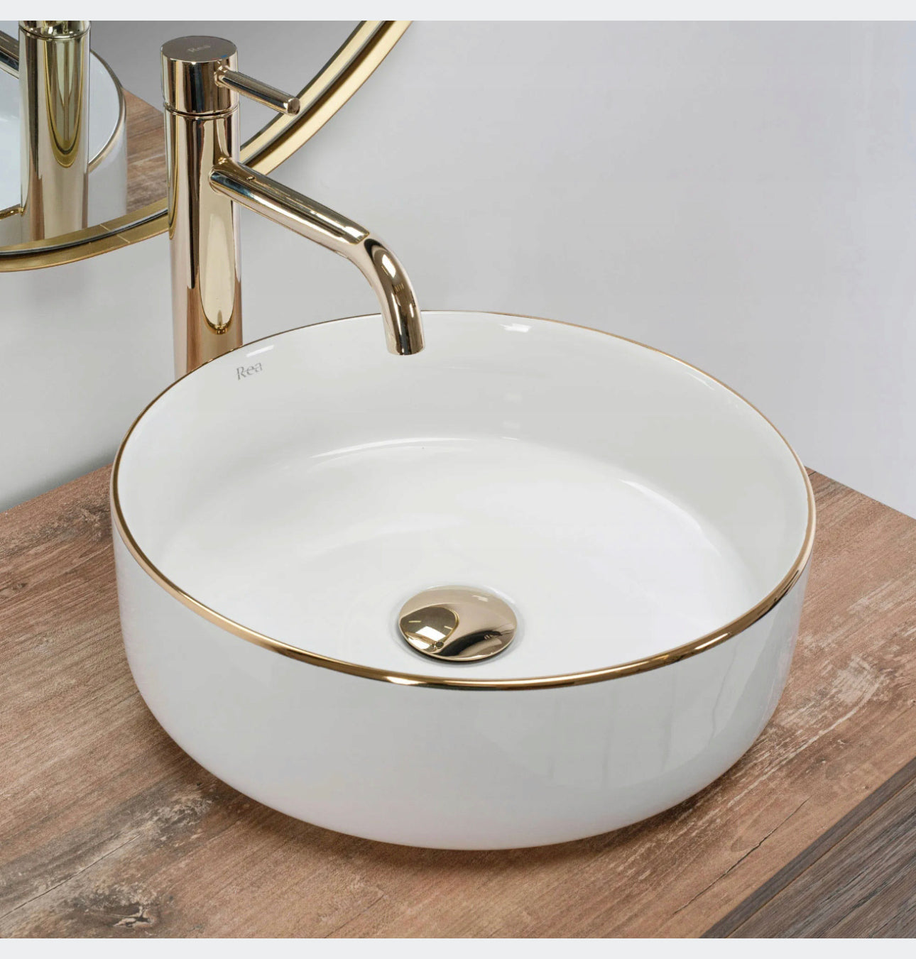 All in one washbasin+tap+plug