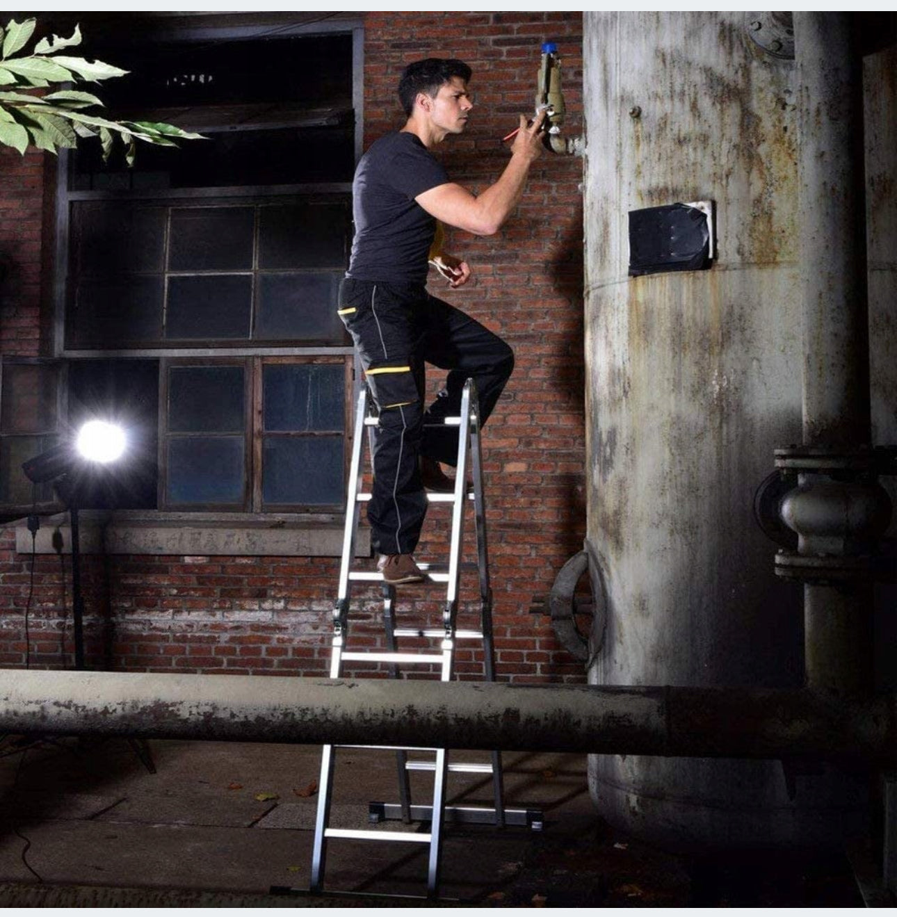Ladder 4.7 m aluminum 16 to 150 kg