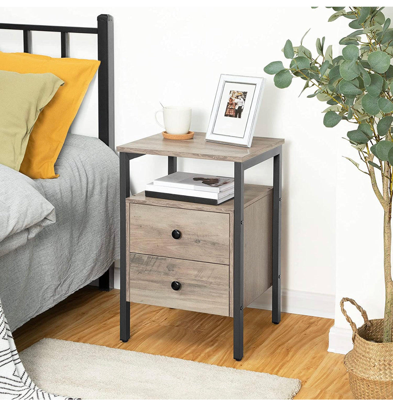 Set of 2 nightstands