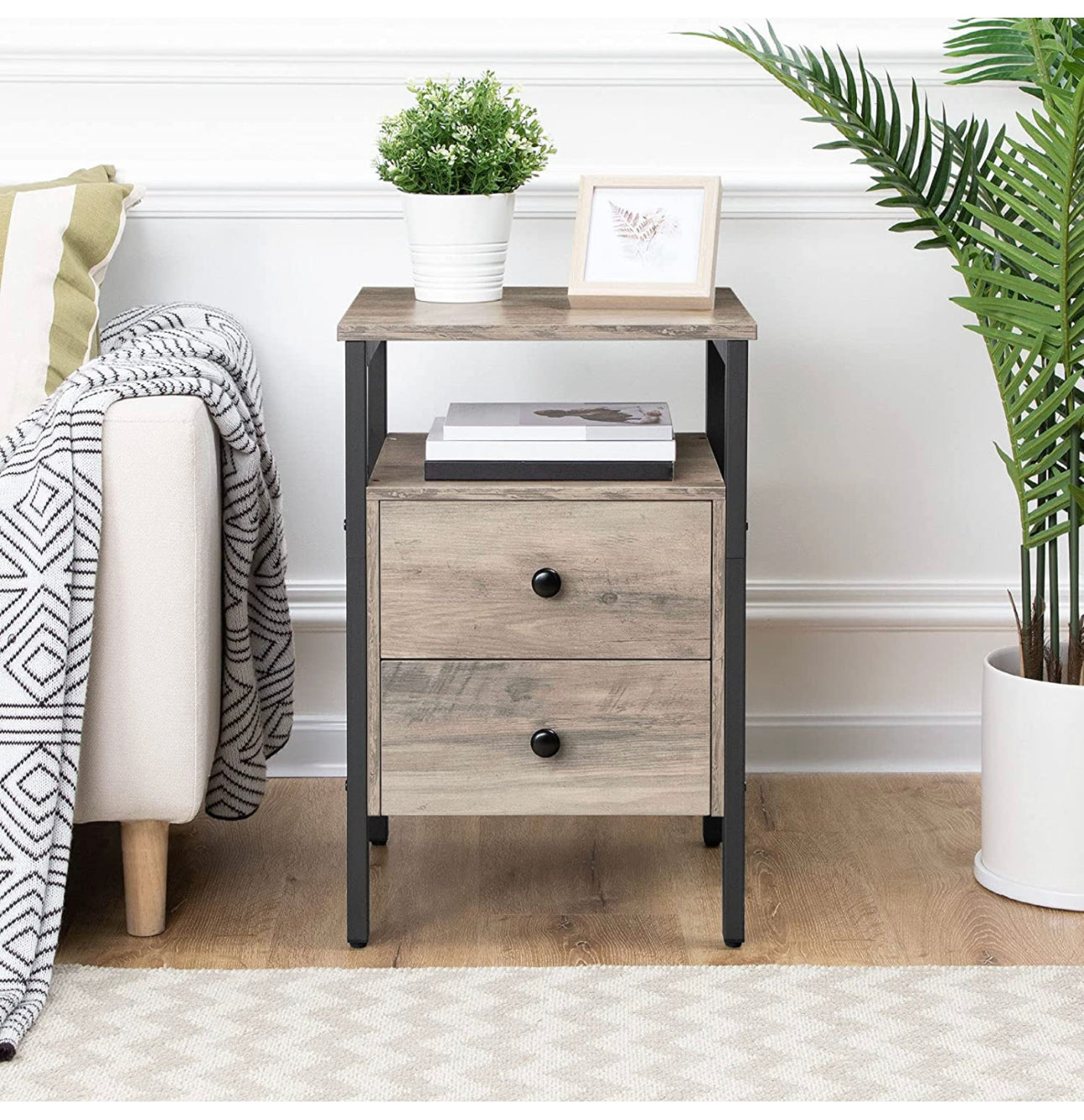 Set of 2 nightstands