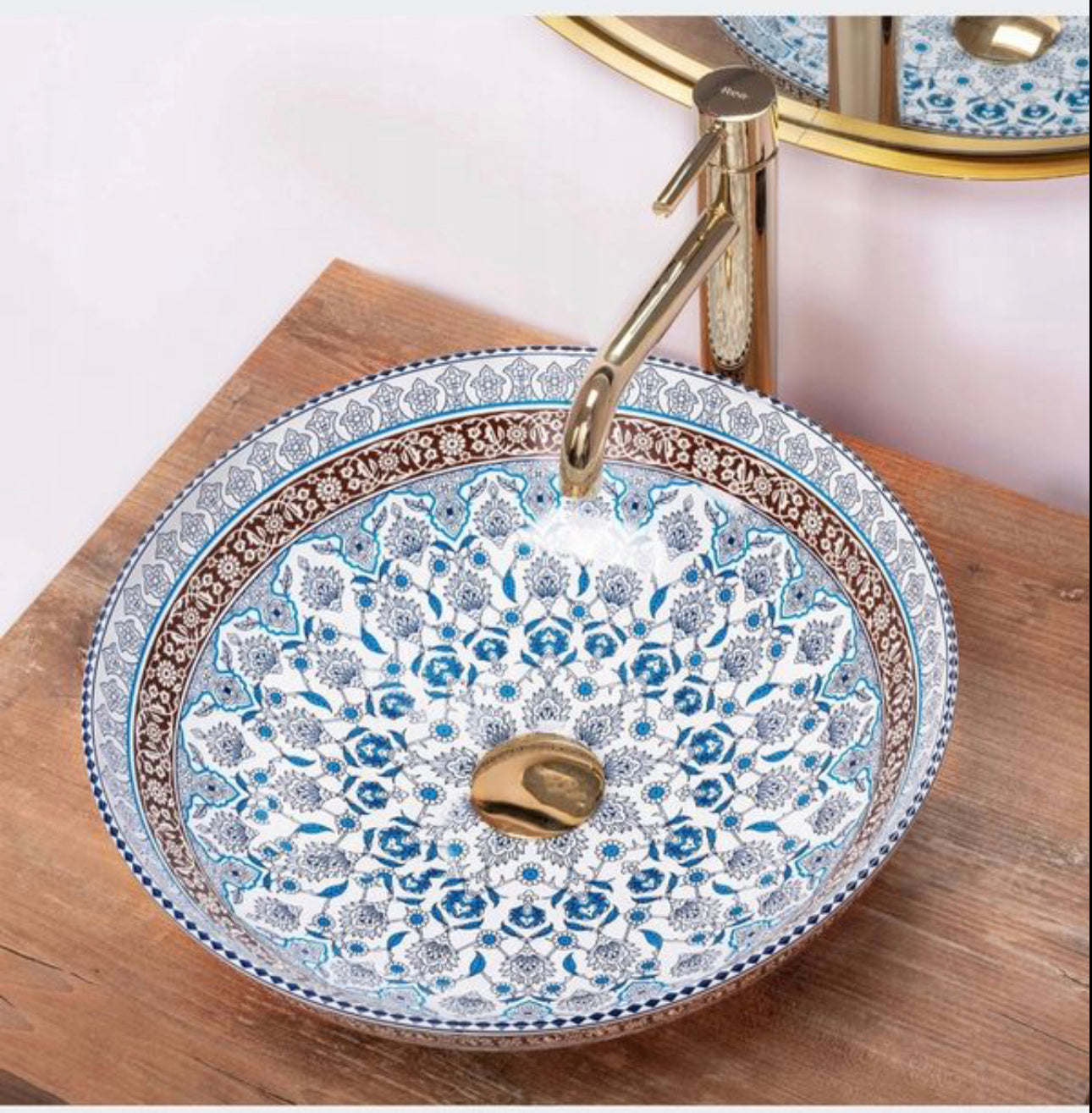 All in one washbasin+tap+plug
