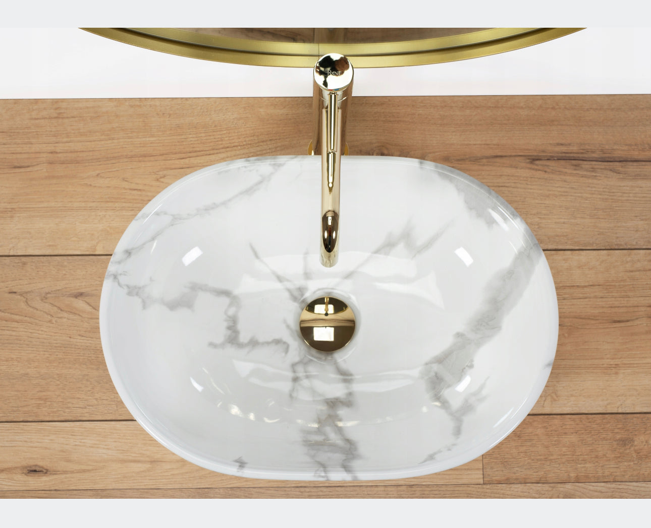 All in one set washbasin+tap+plug