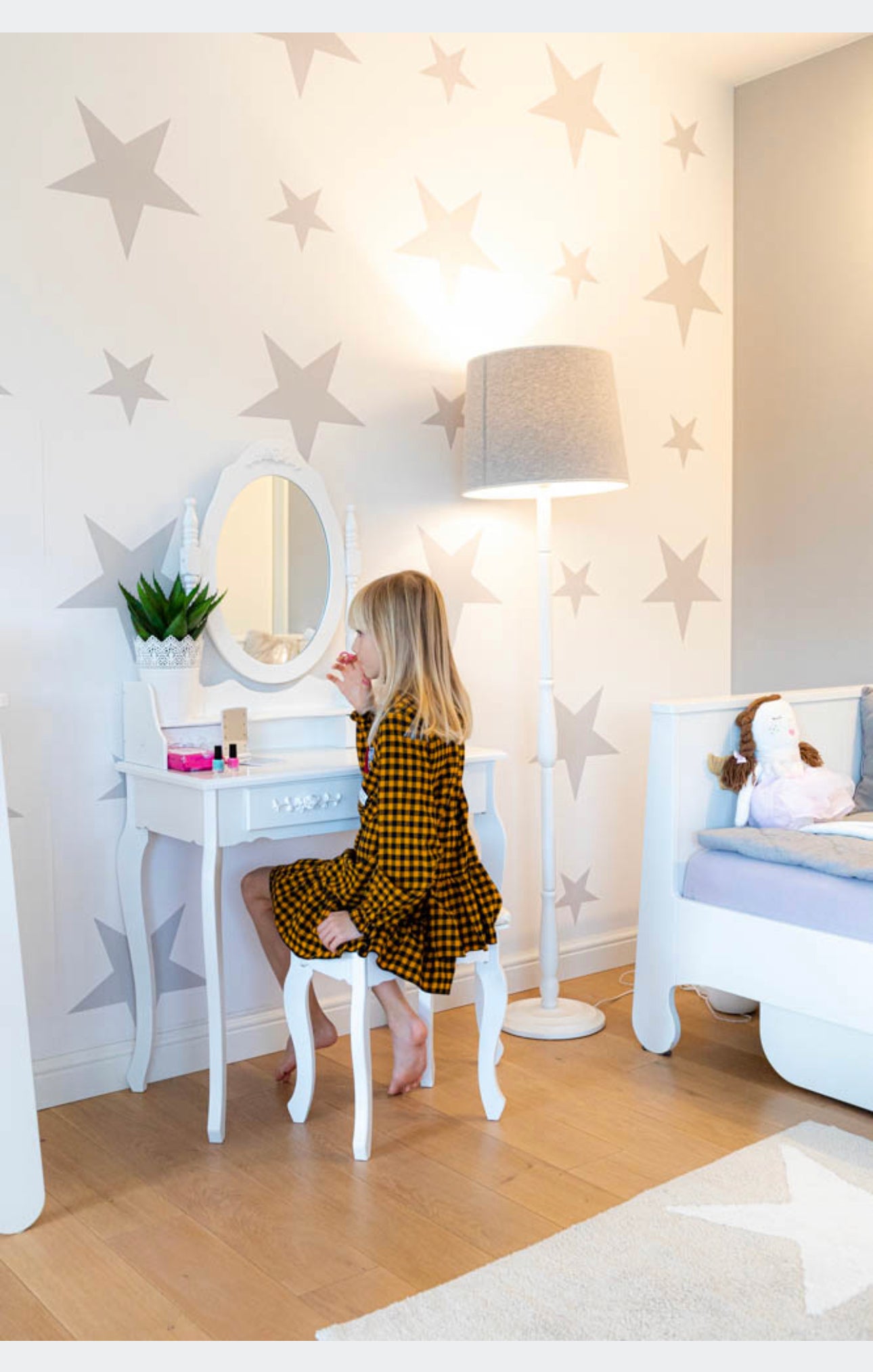 COSMETIC DRESSING SET with mirror white + STOOL