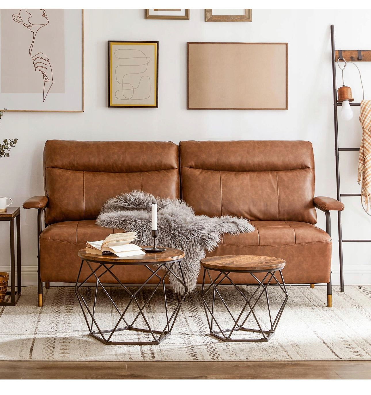 A set of 2 coffee tables