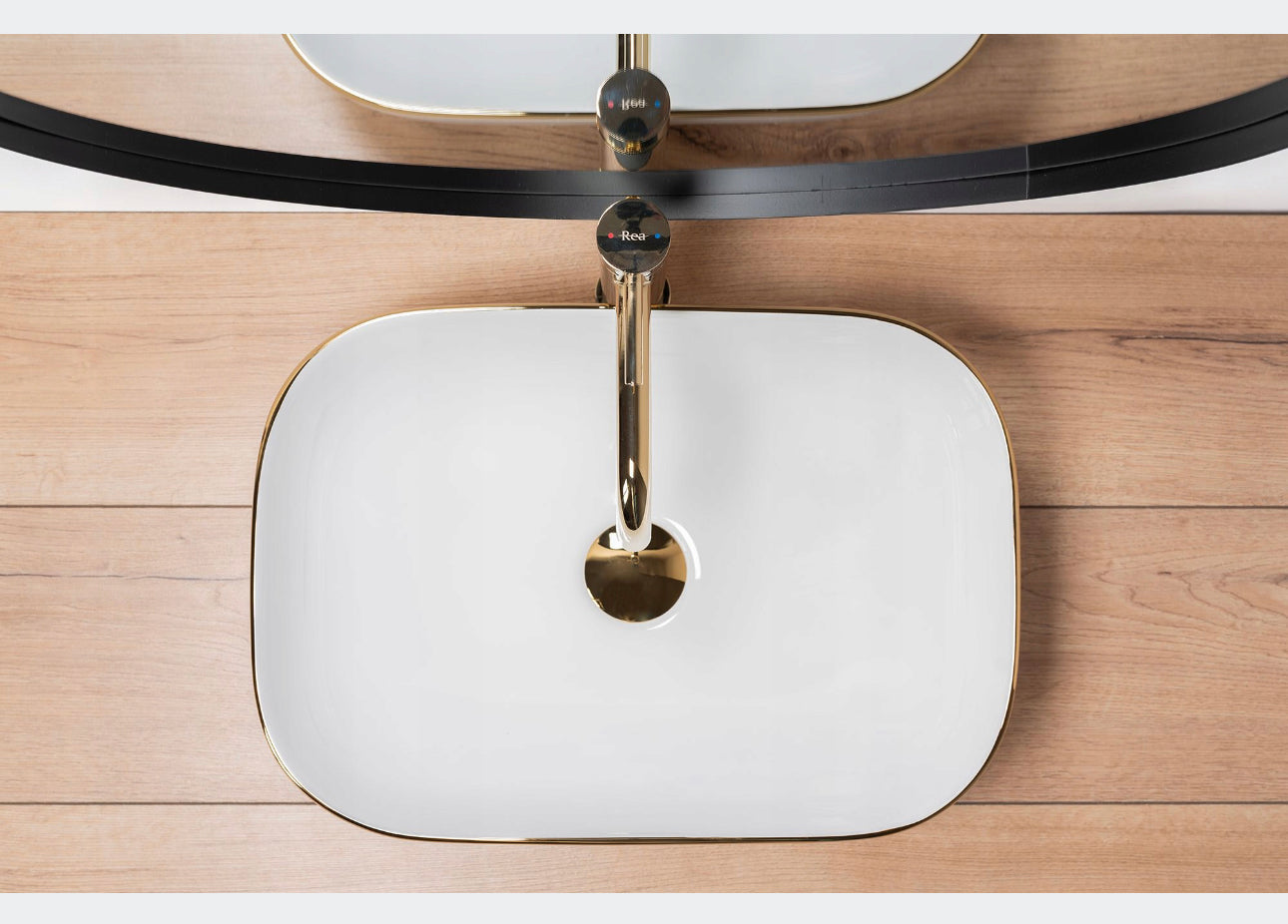 All in one set washbasin+tap+plug