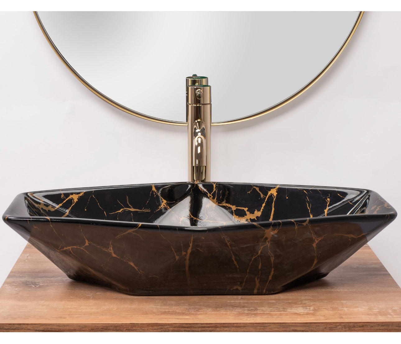 All in one set washbasin+tap+plug