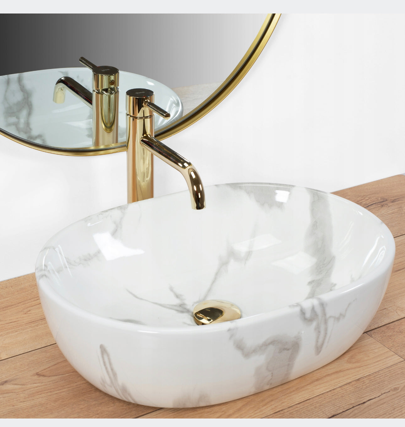 All in one set washbasin+tap+plug
