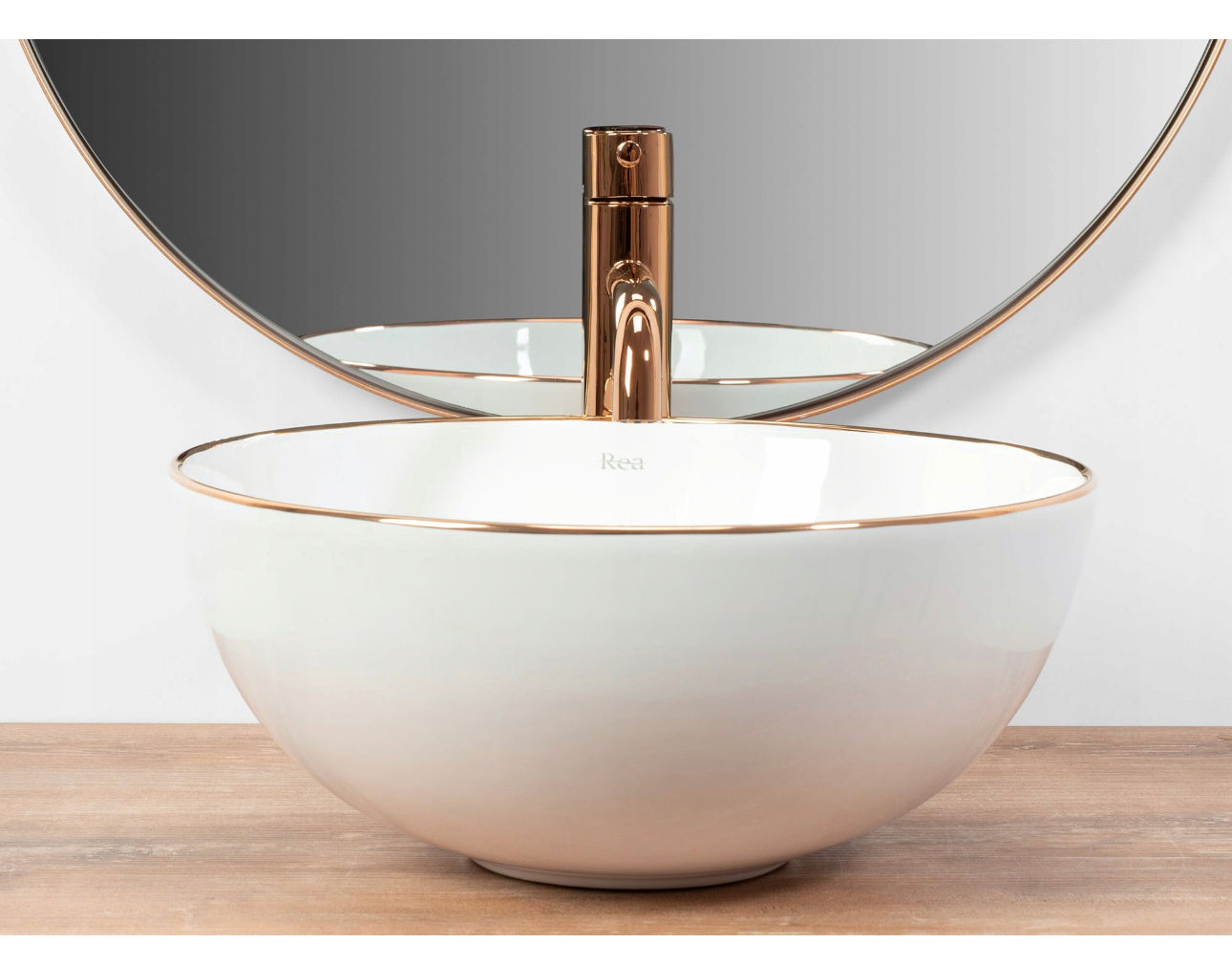 All in one washbasin+tap+plug