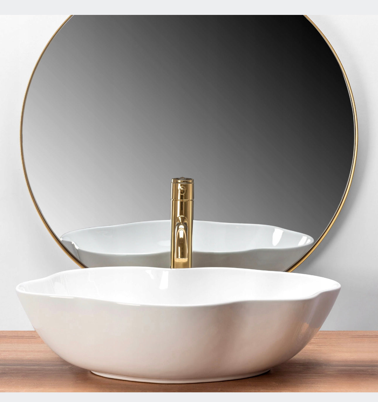 All in one washbasin+tap+plug