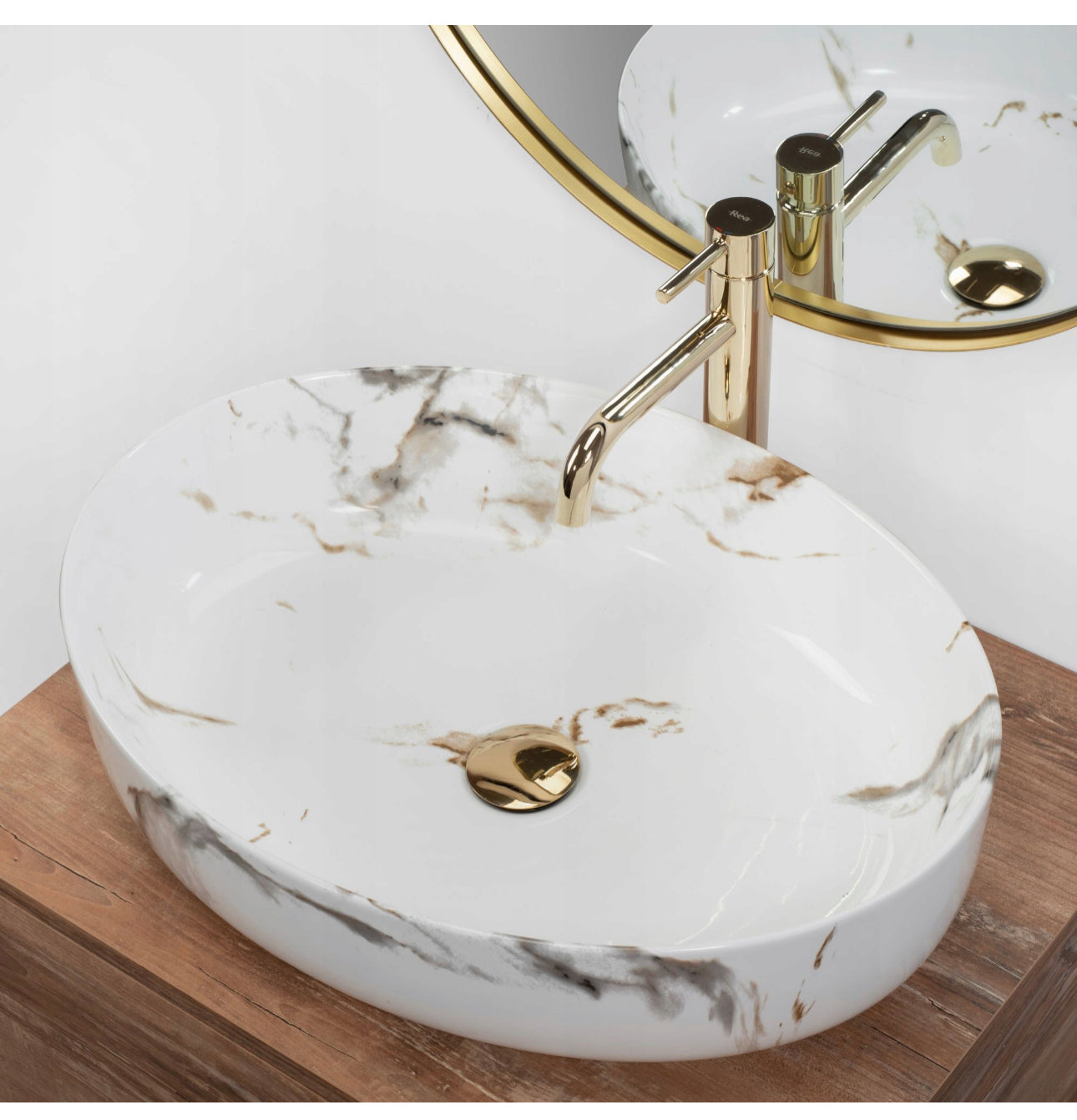 All in one set washbasin+tap+plug