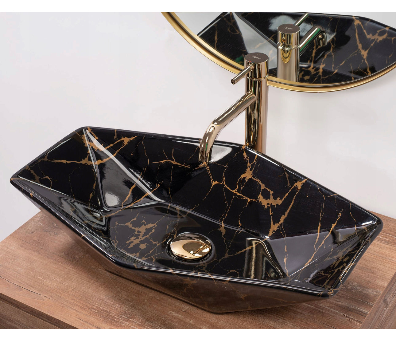 All in one set washbasin+tap+plug