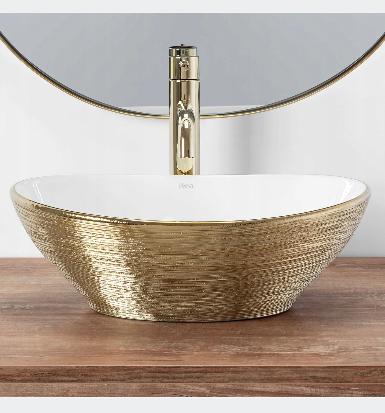 All in one set washbasin+tap+plug