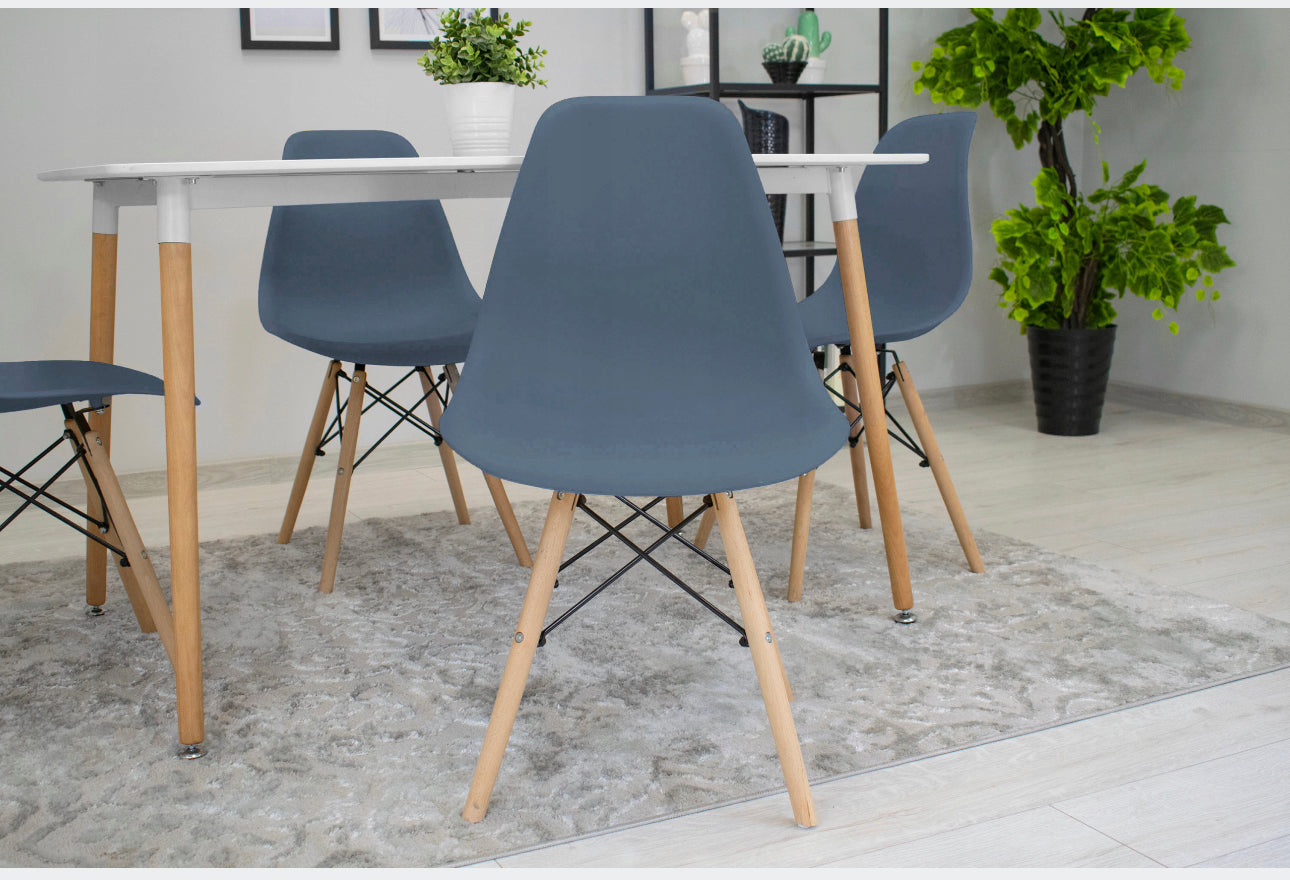A Set Of 6 Dining Chairs