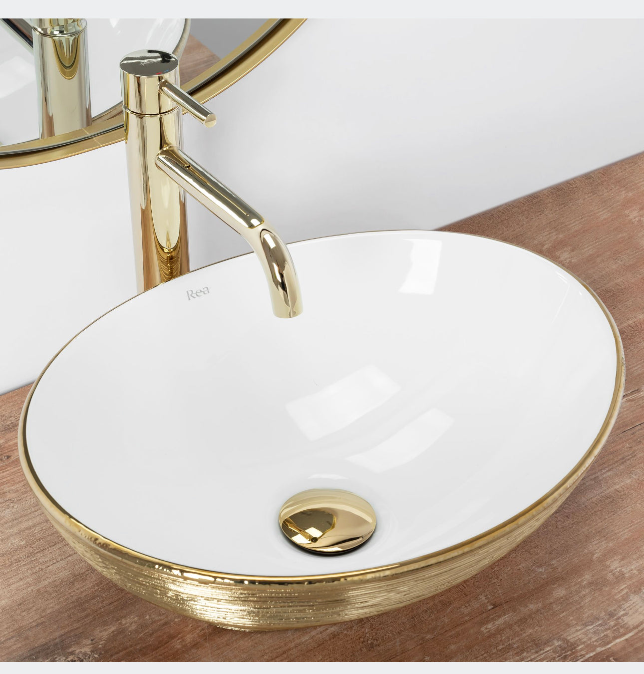 All in one set washbasin+tap+plug