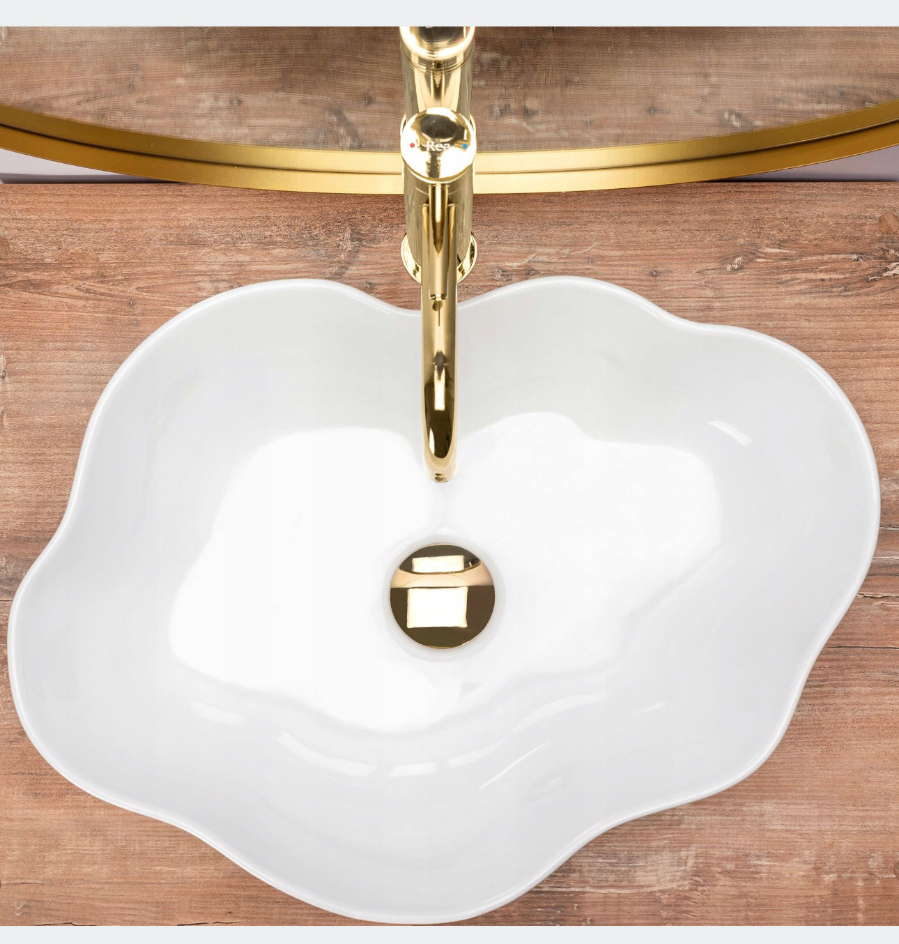 All in one washbasin+tap+plug