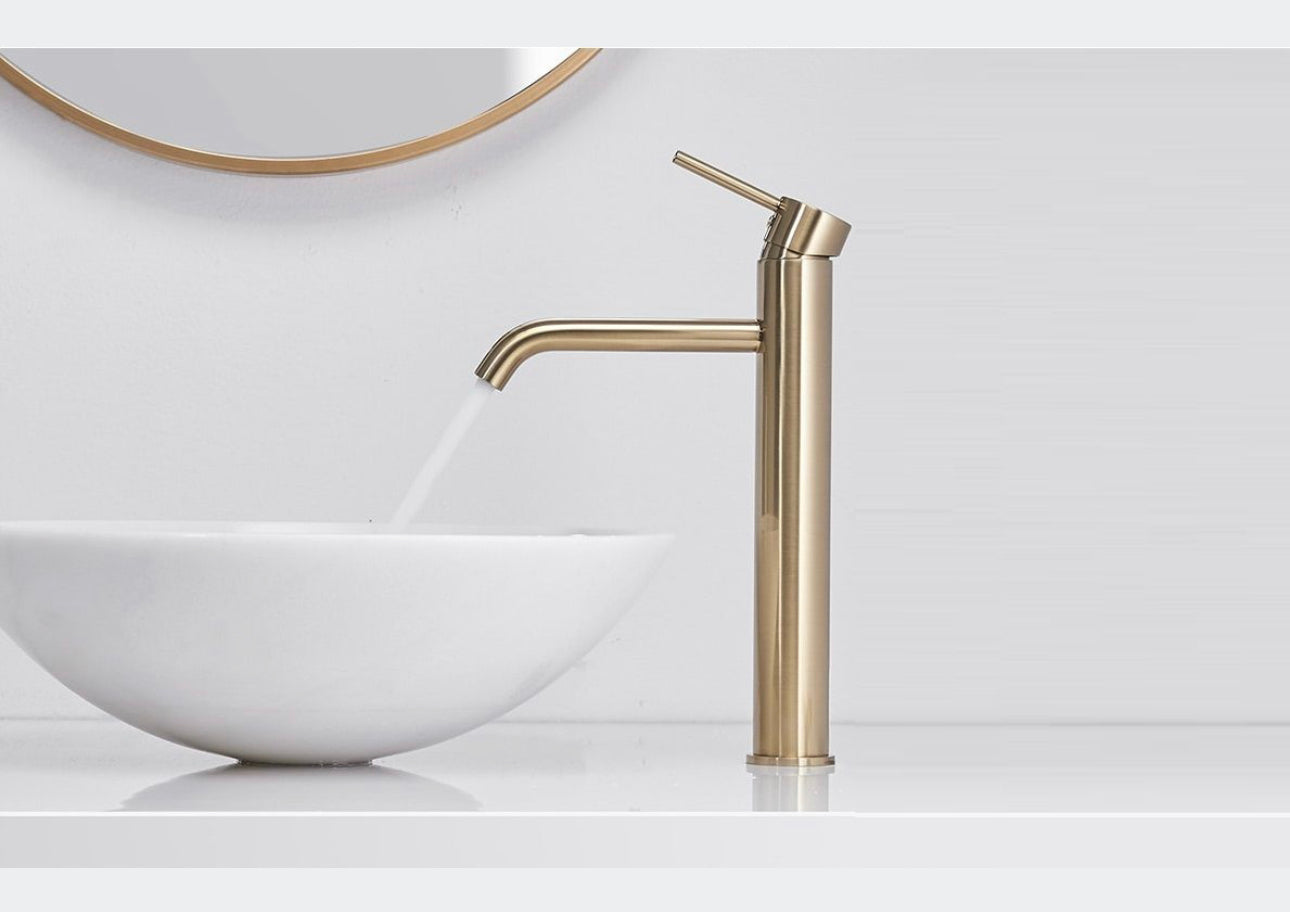 All in one set washbasin+tap+plug